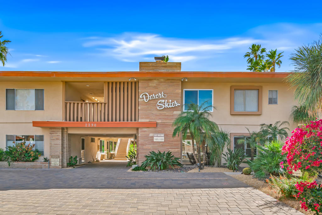 2290 S Palm Canyon Drive #17