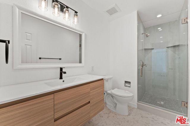 4800 Topeka Drive, Tarzana CA: https://media.crmls.org/mediaz/510720cd-6ea5-4242-ac14-266341ea79ff.jpg