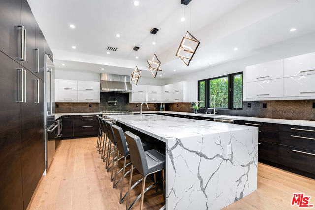 13378 Contour Drive, Sherman Oaks CA: https://media.crmls.org/mediaz/51072522-f994-4153-bf45-4924557ada6d.jpg