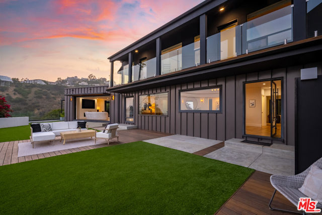 8021 Floral Avenue, Los Angeles CA: https://media.crmls.org/mediaz/51078b4f-df5a-48a2-b074-b8fcb1434a13.jpg