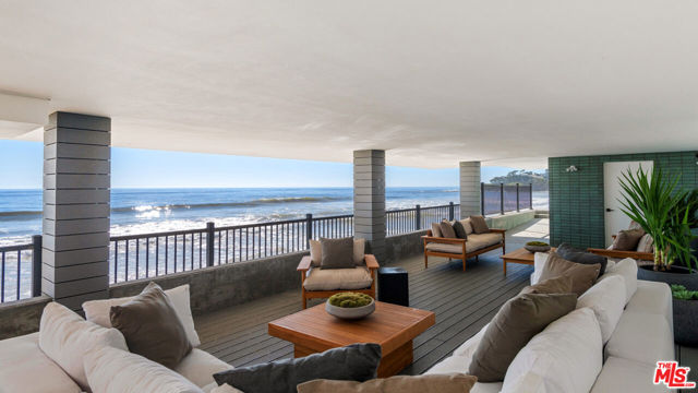 31388 Broad Beach Road, Malibu CA: https://media.crmls.org/mediaz/5107e175-0b7a-4adb-9c76-5786026a635b.jpg