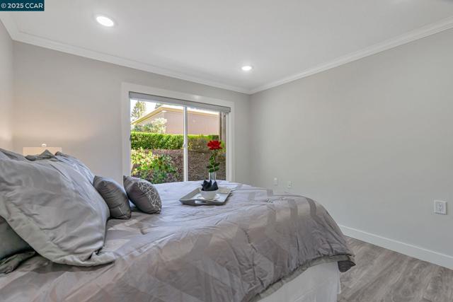 2900 Tice Creek Dr, Walnut Creek CA: https://media.crmls.org/mediaz/51081bfa-6ccf-415a-9642-a314c0fdafac.jpg