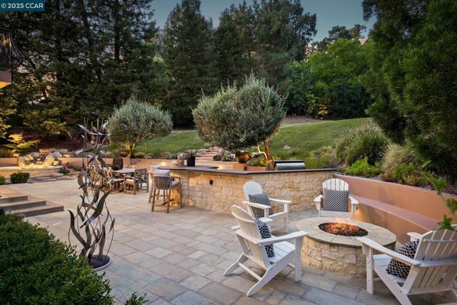 2540 Caballo Ranchero Dr, Diablo CA: https://media.crmls.org/mediaz/51087053-79c2-4be1-8b92-807bd9458625.jpg