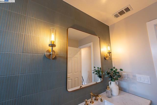 41327 Erma Ave, Fremont CA: https://media.crmls.org/mediaz/51089138-8778-48dc-bbce-313ae3374e54.jpg