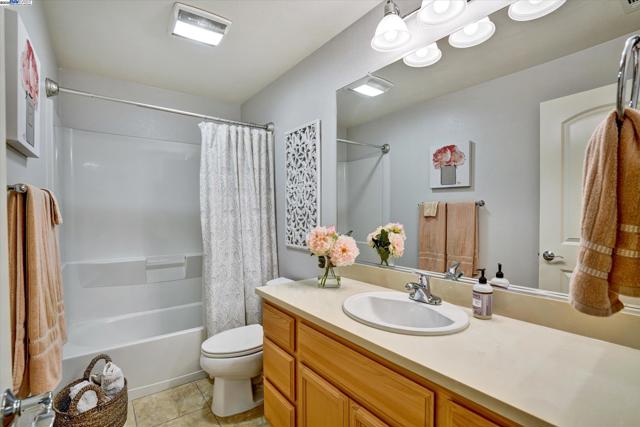 140 Selby Ln, Livermore CA: https://media.crmls.org/mediaz/5109070b-465a-4f1a-9f9b-e76cc8562129.jpg