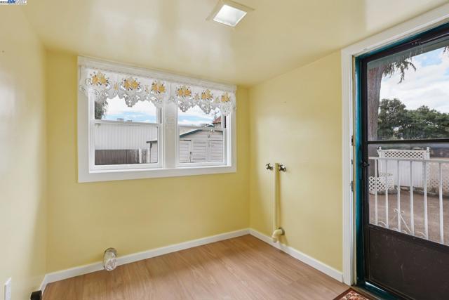 11768 Main St, Sunol CA: https://media.crmls.org/mediaz/51095480-e502-4ca0-bb24-7d9b0c03cfc9.jpg