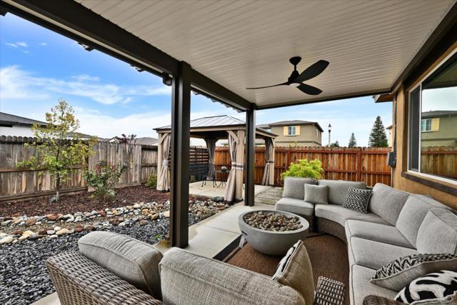 701 Pahl Court, Lincoln CA: https://media.crmls.org/mediaz/5109dac2-e9e2-40e0-b393-3e82b3d1a315.jpg