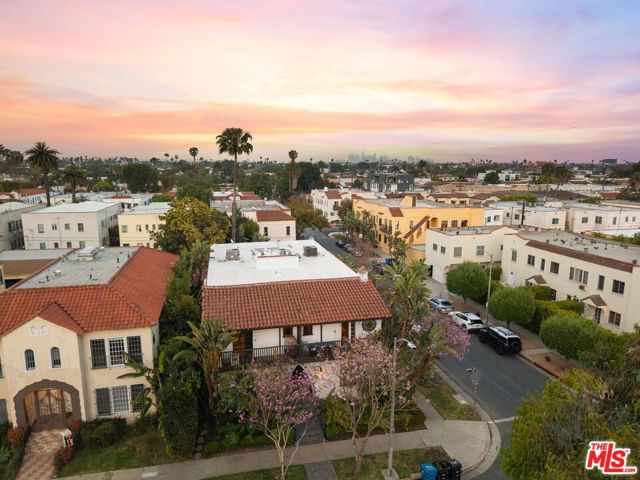 500 N Genesee Avenue, Los Angeles CA: https://media.crmls.org/mediaz/510a3b96-7cc9-407a-af19-6a20477d5896.jpg