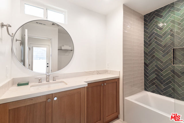 5433 Tampa Avenue, Tarzana CA: https://media.crmls.org/mediaz/510a63bc-5da2-44b2-aeaa-4e4b9f94a888.jpg