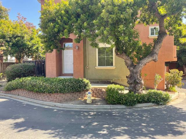 4111 Tawny Terrace, Fremont CA: https://media.crmls.org/mediaz/510a9745-8cbe-427b-a3e6-b42842736288.jpg