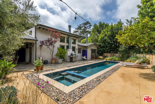 8631 Allenwood Road, Los Angeles CA: https://media.crmls.org/mediaz/510ade6d-884c-48fa-82ed-ed9e70d5e291.jpg