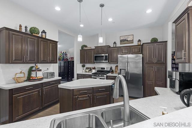 4027 Sumac Summit, Fallbrook CA: https://media.crmls.org/mediaz/510aecea-53fc-4210-9e27-59914a54f062.jpg