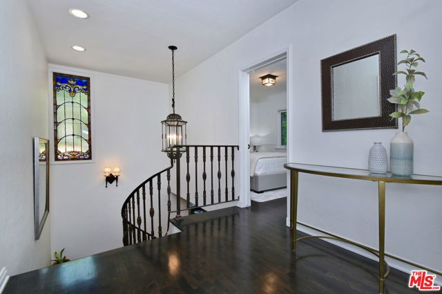 4277 Beck Avenue, Studio City CA: https://media.crmls.org/mediaz/510ba3d6-41b4-49d1-9ab7-82b2e006e298.jpg