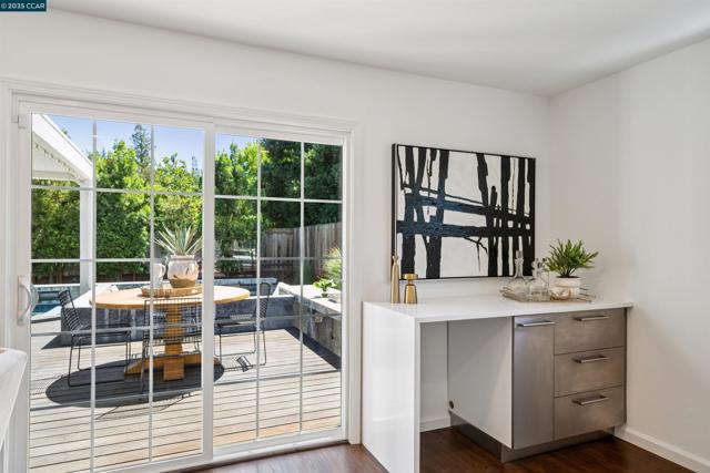 1519 Sunny Ct, Walnut Creek CA: https://media.crmls.org/mediaz/510c2042-ebbb-44c3-94e9-79a197f96ff5.jpg