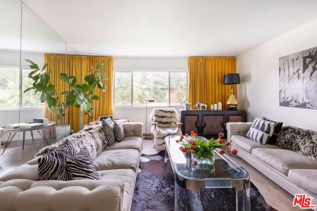 702 Cavanagh Road, Glendale CA: https://media.crmls.org/mediaz/510cb6e8-c9e6-4444-8137-ff483ad4b1c0.jpg