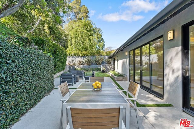 2829 Westbrook Avenue, Los Angeles CA: https://media.crmls.org/mediaz/510cc735-2798-42d3-857c-8d6af2c91140.jpg