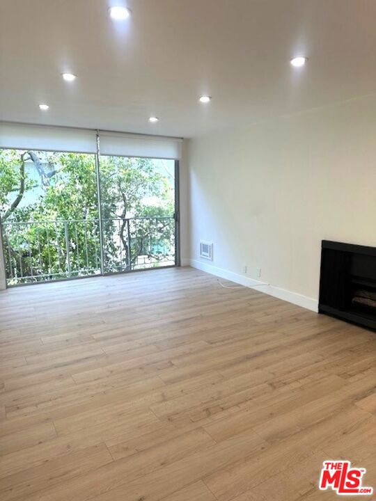 Drew Fenton | 11645 Montana Avenue Los Angeles CA | MLS: 7167122