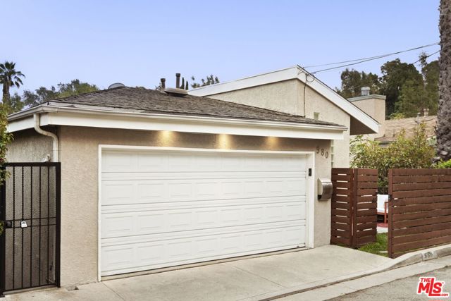 980 Oneonta Drive, Los Angeles CA: https://media.crmls.org/mediaz/510d9b65-5040-4c43-a4e2-0d7760636d6d.jpg