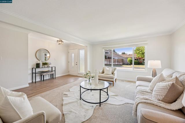 4697 Canary Dr, Pleasanton CA: https://media.crmls.org/mediaz/510da262-85fb-47d7-bdff-e12238ad80ff.jpg