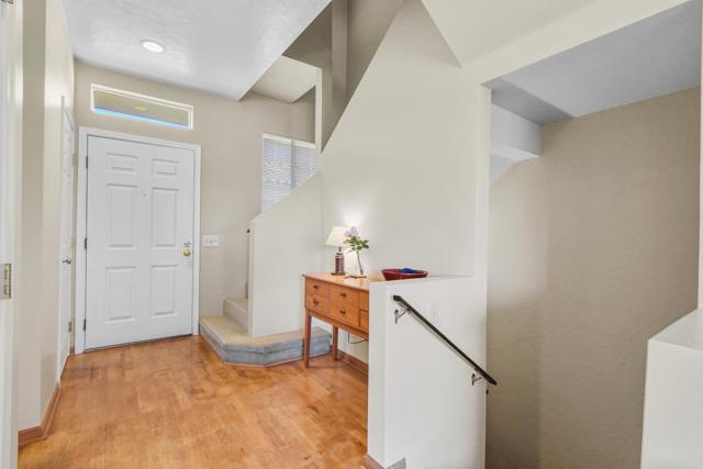 Detail Gallery Image 4 of 23 For 6151 Calle Mariselda #302,  San Diego,  CA 92124 - 2 Beds | 2/1 Baths