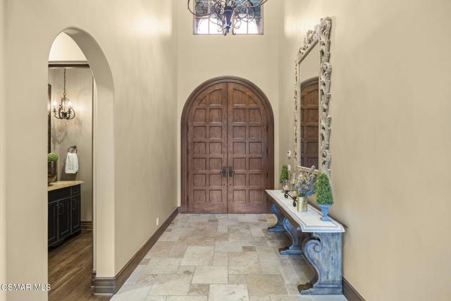 82 Queens Garden Drive, Thousand Oaks CA: https://media.crmls.org/mediaz/510ee22f-5864-42df-9c56-e5ff927e9a68.jpg