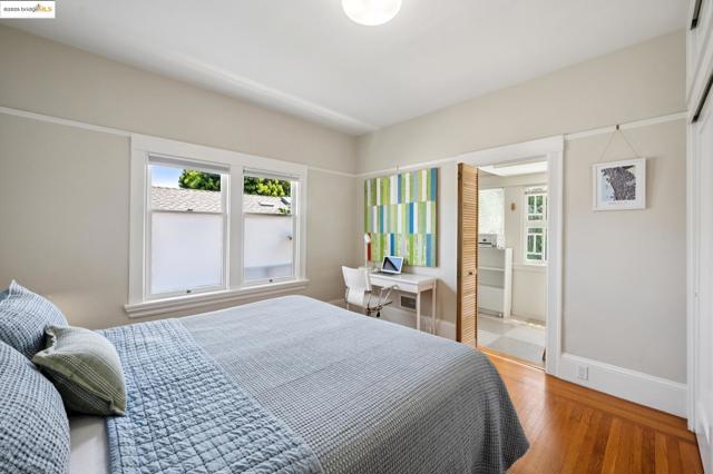 485 Hardy St, Oakland CA: https://media.crmls.org/mediaz/510f688c-7b56-40a2-8b5a-9ed9577ff40f.jpg