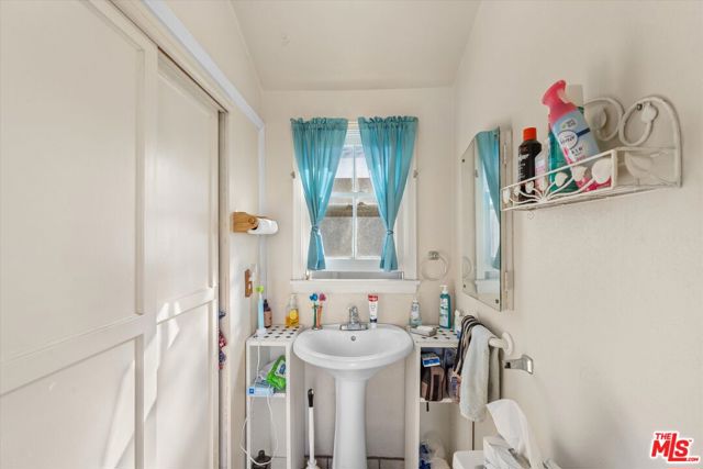 1757 Wellesley Avenue, Los Angeles CA: https://media.crmls.org/mediaz/510fc874-1d84-4926-85f4-e82becc7af36.jpg