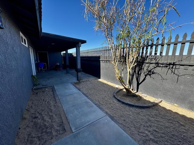 67890 Alameda Drive, Desert Hot Springs CA: https://media.crmls.org/mediaz/51101daf-7182-475d-a3cc-9c402232f281.jpg