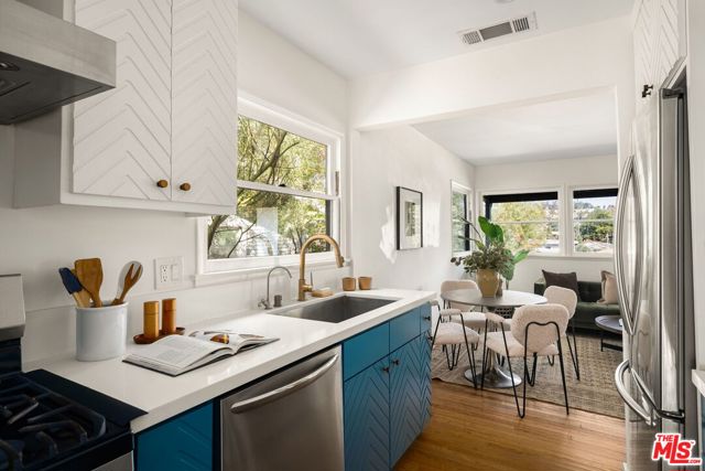 4940 Twining Street, Los Angeles CA: https://media.crmls.org/mediaz/51111955-31ea-415d-94d5-5baf8d79d95a.jpg