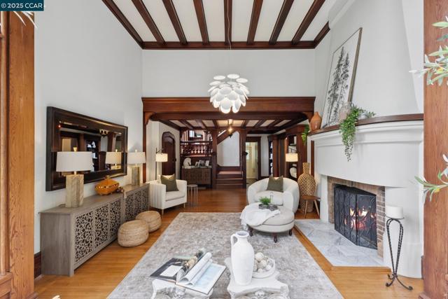 91 Tunnel Rd, Berkeley CA: https://media.crmls.org/mediaz/5111b427-0bbb-4734-bd5f-db43d5746cc8.jpg