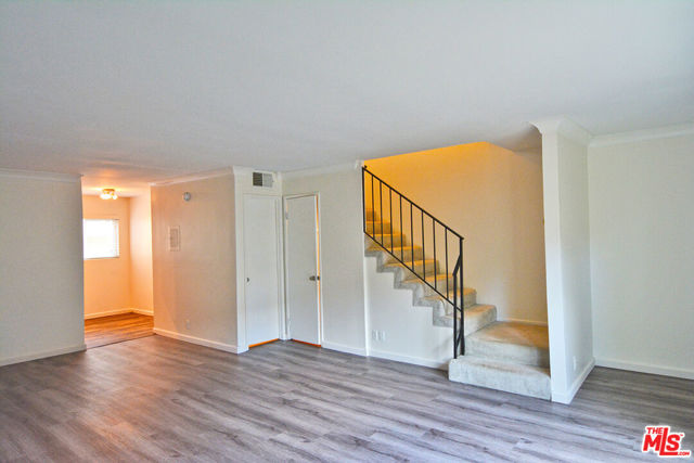 14947 DICKENS Street, 4 photo 8