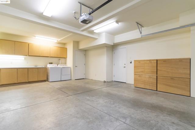 1881 Grand View Drive, Oakland CA: https://media.crmls.org/mediaz/51121a6c-9827-48bd-b317-faa868e6f0d9.jpg
