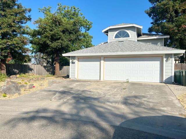 8548 Whitby Court, Sacramento CA: https://media.crmls.org/mediaz/5113fe6d-dc4c-4075-b443-a577555b563a.jpg