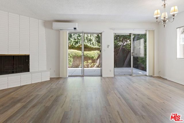 1852 Kelton Avenue, Los Angeles CA: https://media.crmls.org/mediaz/51140aa5-005a-4022-bfbb-1f02c3adbae6.jpg