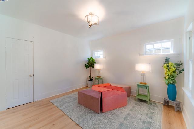 789 S 12Th St, San Jose CA: https://media.crmls.org/mediaz/51149c06-5ac3-4c71-bcb0-5793e4f3c47e.jpg