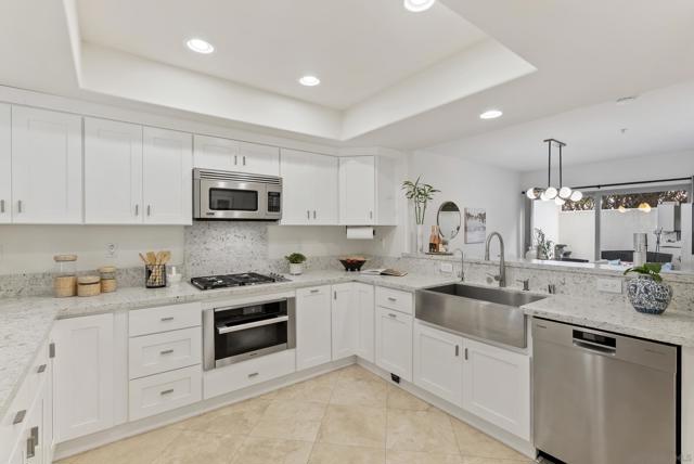 7520 Draper Ave, La Jolla CA: https://media.crmls.org/mediaz/5114ab3b-ff6c-4479-8910-10cd8b5f7959.jpg