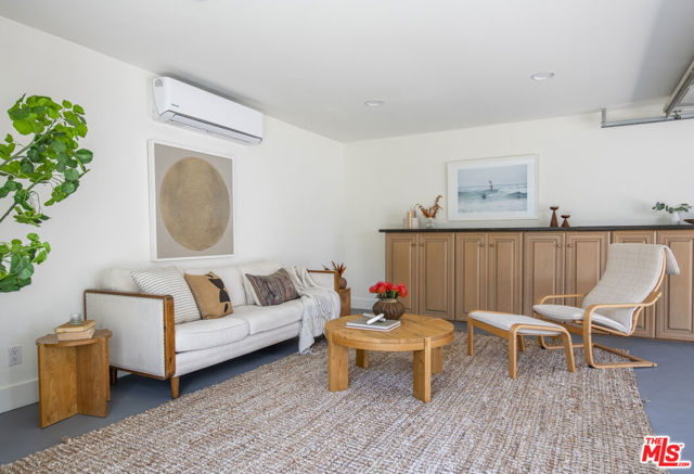 4947 Varna Avenue, Sherman Oaks CA: https://media.crmls.org/mediaz/5114ad64-339f-49bf-afd4-0ff5dfbebf69.jpg