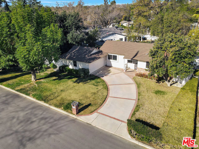 23153 Gonzales Drive, Woodland Hills CA: https://media.crmls.org/mediaz/5114f836-b150-47a7-bdbb-a7e9ff95e46d.jpg