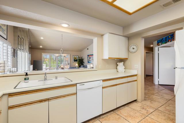 688 Vista Lago N Circle, Palm Desert CA: https://media.crmls.org/mediaz/5115852b-4630-4628-b550-e68372f7ce13.jpg