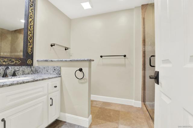 1033 1035 Summit Trl, Escondido CA: https://media.crmls.org/mediaz/5115c2e4-8f97-48f2-a062-b9b8b17107a5.jpg