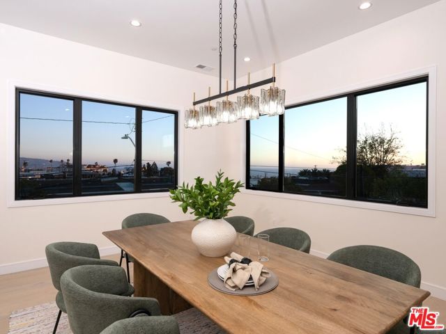 461 Chabela Drive, Manhattan Beach CA: https://media.crmls.org/mediaz/5115ea32-aa27-4fad-b0d8-a509efb7bd4e.jpg