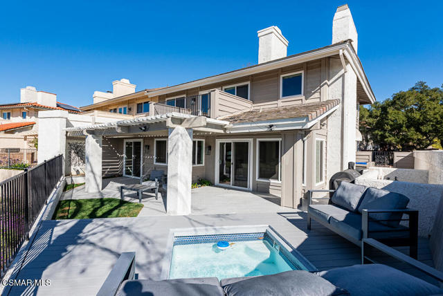 1725 Royal Saint George Drive, Westlake Village CA: https://media.crmls.org/mediaz/51164ab6-ac8e-45ee-96bf-64dcf2f2be31.jpg