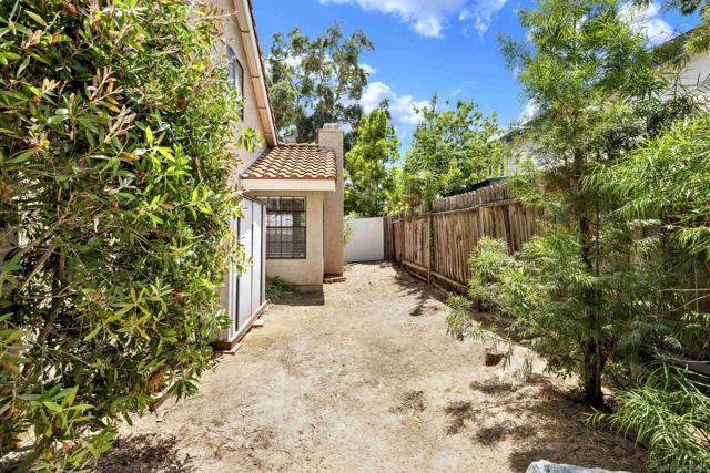 2010 Palsero Ave, Escondido CA: https://media.crmls.org/mediaz/51167b95-0581-4b78-8d81-a85368fcd58f.jpg