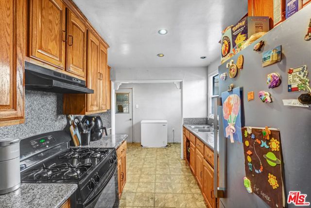 1616 W 108th Street, Los Angeles CA: https://media.crmls.org/mediaz/5116a1cd-cbdc-4ff8-8f90-60e7d899addd.jpg