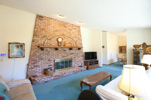 108 Palomino Drive, Big Bear CA: https://media.crmls.org/mediaz/5116c2e2-5cdb-4100-b3dd-7f99c015e8ec.jpg