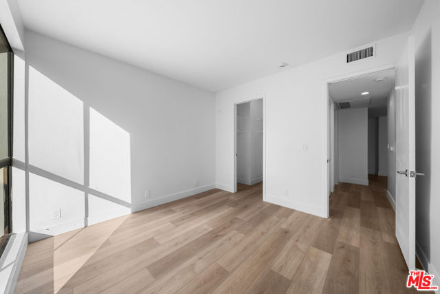 235 S Tower Drive, Beverly Hills CA: https://media.crmls.org/mediaz/51170a48-1c63-4af4-addf-d736baffc5bf.jpg