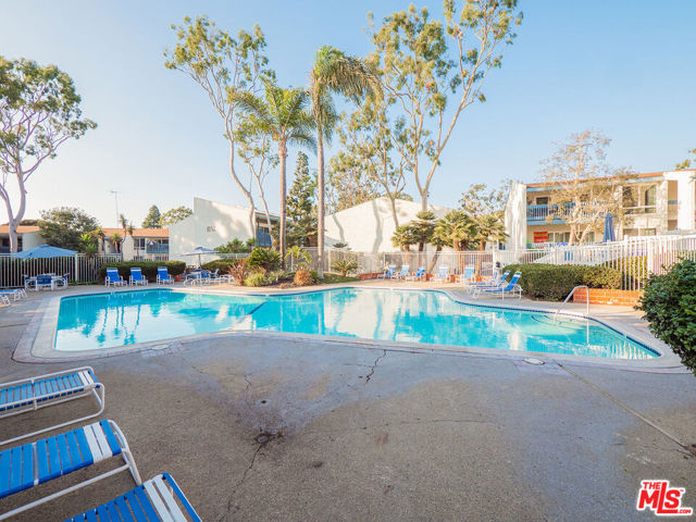 802 CAMINO REAL, Redondo Beach, California 90277, 1 Bedroom Bedrooms, ,1 BathroomBathrooms,Residential,Sold,CAMINO REAL,22120895