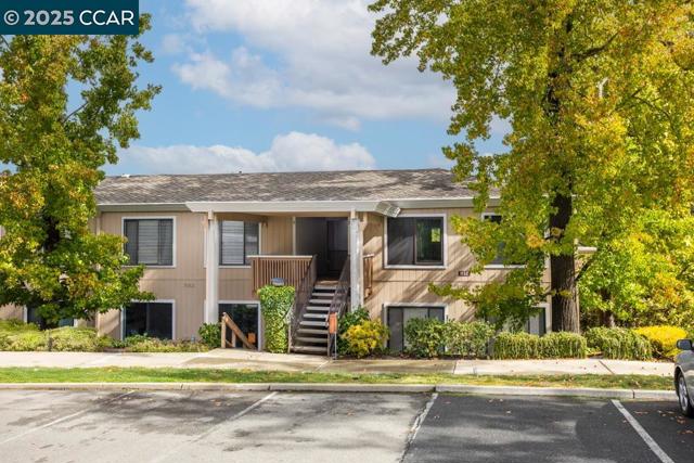 1132 Running Springs Rd, Walnut Creek CA: https://media.crmls.org/mediaz/5119cab5-b1bd-4e46-a0fa-26ebc398db96.jpg