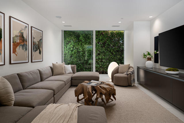 3088 Linea Terrace, Palm Springs CA: https://media.crmls.org/mediaz/5119ceee-95df-4aa8-ba63-70da7b21680e.jpg