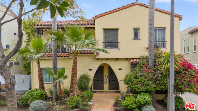 458 N Genesee Avenue, Los Angeles CA: https://media.crmls.org/mediaz/511ad2b7-fd8d-4371-8653-00343794fa9d.jpg